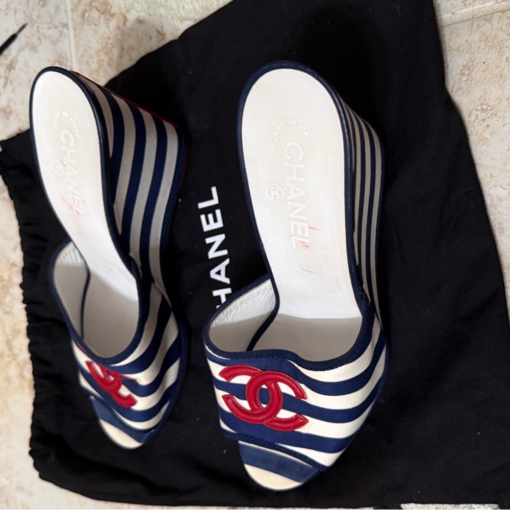 CHANEL Cruise line Navy, White & Red Striped Wedge Slide Sandals size EU41 - Picture 2 of 9
